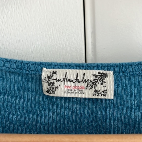 FREE PEOPLE ~ Blue body suit with pleated sleeves - Picture 4 of 7